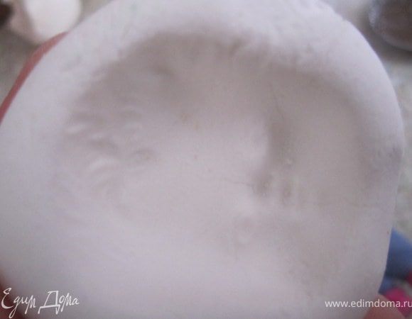 Получается такой отпечаток. Его нужно оставить сушиться на ночь. На утро он станет как камень) Такой молд многоразового использования)