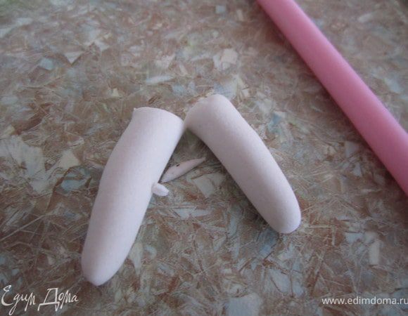 Для ног. Сделать два жгутика.