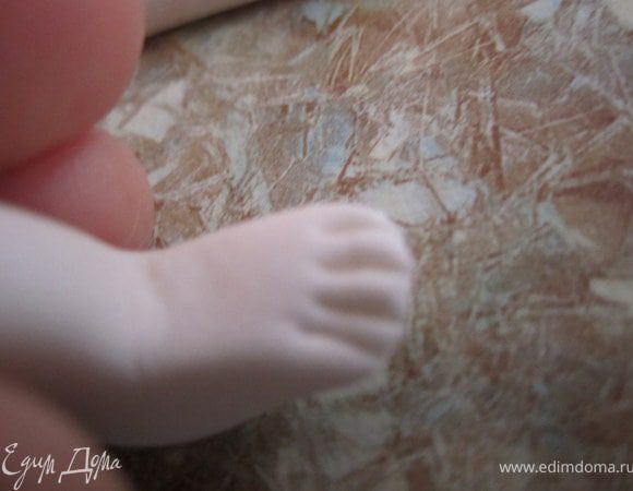 Сделать маленькие надрезы тоненьким ножом.