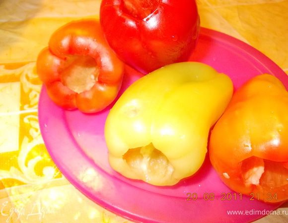 перец помыть, аккуратно вынуть семечки