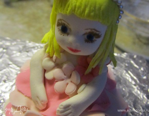 Прикрепить голову к куколке)