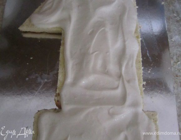 Выложить часть крема.