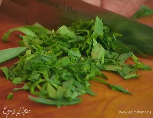 Всю зелень порубить.
