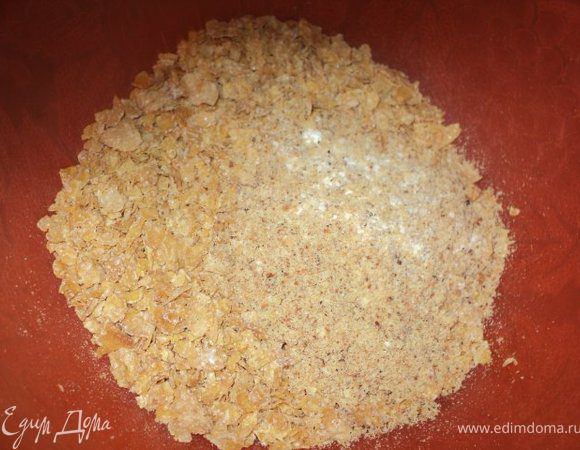 Измельчить кукурузные хлопья.