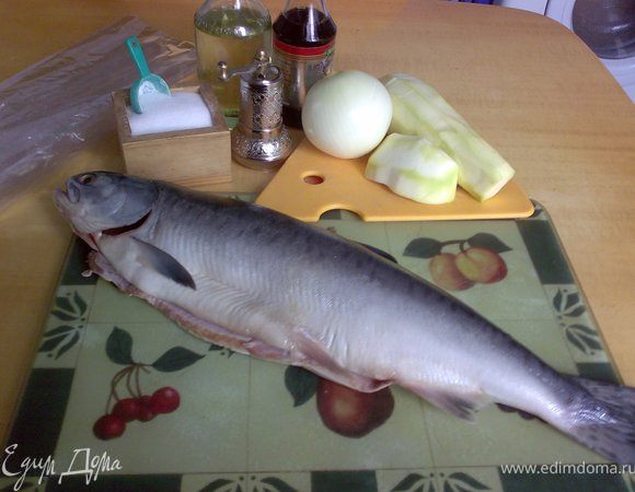 Горбушу помыть, почистить и обсушить бумажным полотенуем.
