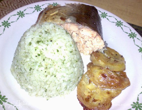 Подаем ее с рассыпчатым рисом со шпинатом.
