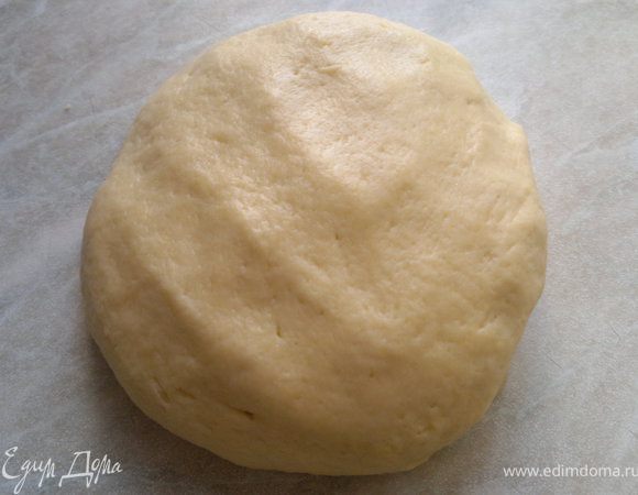 замесить тесто и отправить в холодильник,минут на 30 