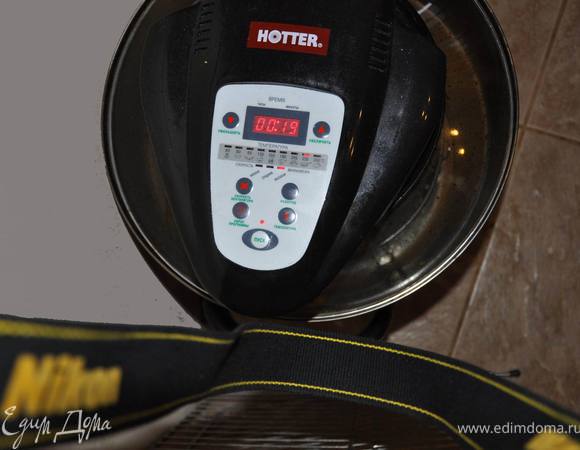 поставить в аэрогриль разогретый
средняя решетка
расширительное кольцо одето
температура - 235 гр.
скорость вентилятора - высокая
время - 20 минут