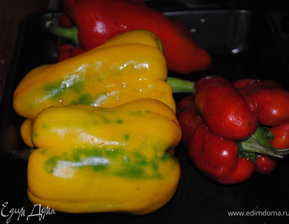 Прец помыть, высушить, обмазать немного маслом и запечь в духовке при температуре 220 градусов 10 - 15 минут.