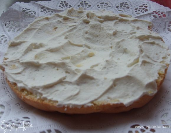 Затем поверх шоколада сливки