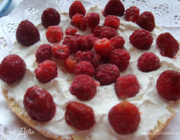 на сливки ягоды