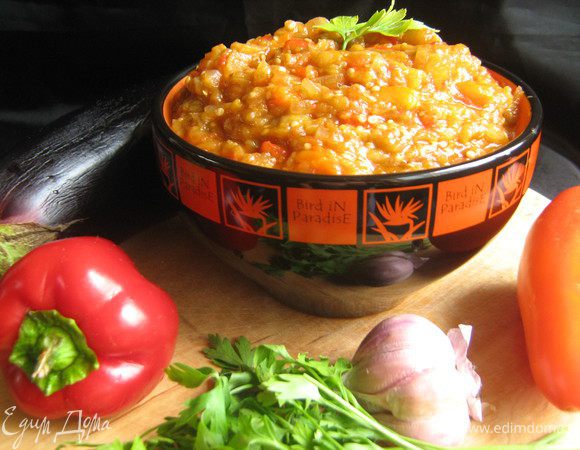 Выложить икру в салатник,украсить зеленью.Приятного аппетита!