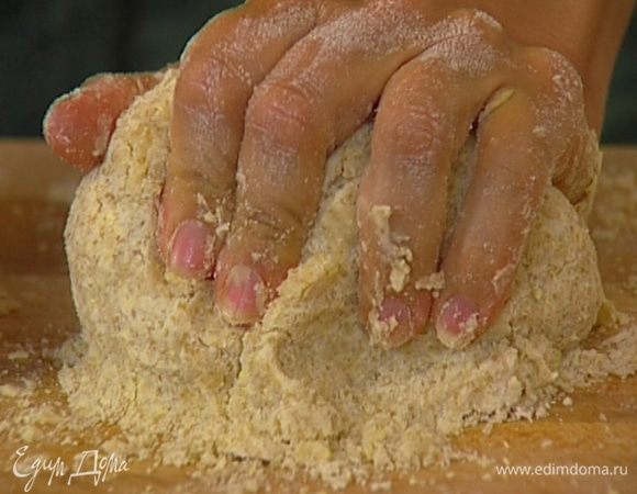 Сформировать из теста шар. 