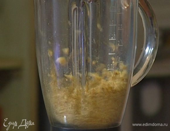 Грецкие орехи измельчить.