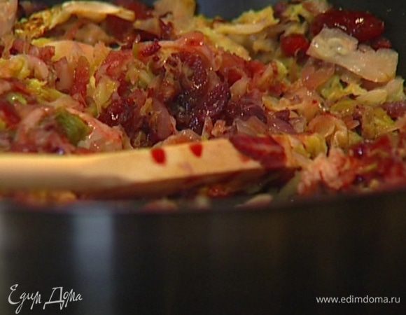 Влить уксус, еще раз все перемешать и снять с огня.