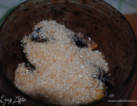 засыпать сахаром.