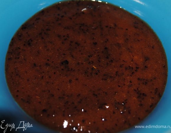 взбить блендером. Отдельно смешать сыр, сахар, сливки и взбитый белки.