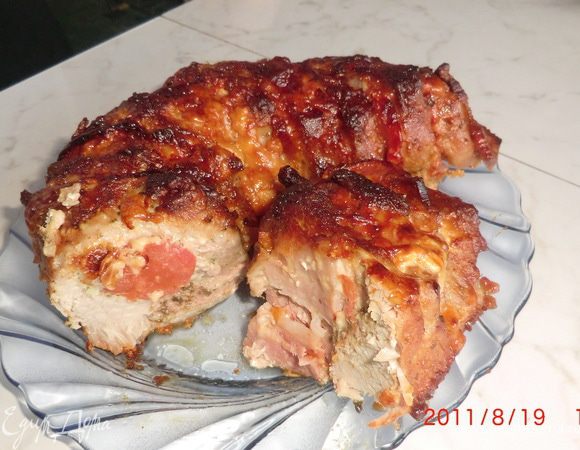 Запекаем при температуре 200 градусов один час, затем убавляем градусы до 160, снимаем фольгу, и оставляем готовиться еще 30 минут.