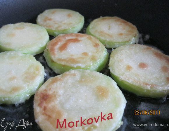 Поджарить на сковороде до золотистой корочки