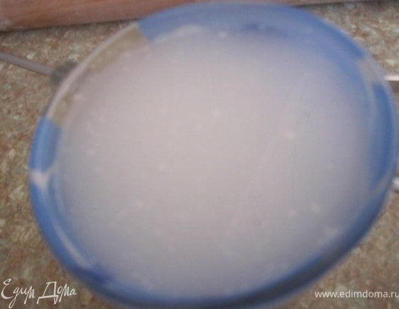 1/2ст. сметаны долить 1/2 ст. воды, перемешать.