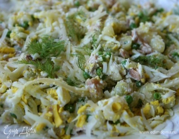 Выложить  на большое блюдо, присыпать яйцом, пармезаном, измельченной зеленью фенхеля и сбрызнуть оливковым маслом.

