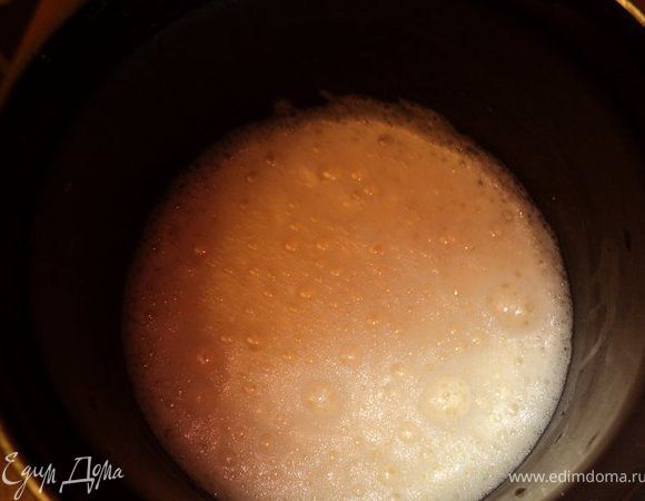 Взбить яйца с 1 ч.ложкой соли.