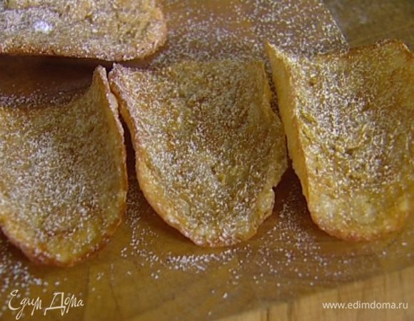 Присыпать печенье сахарной пудрой.