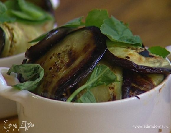 Готовое блюдо присыпать базиликом.