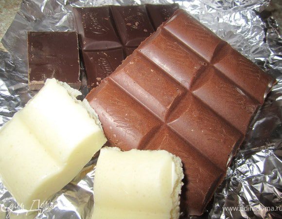 Пока бисквит печется. Подготовить шоколад.