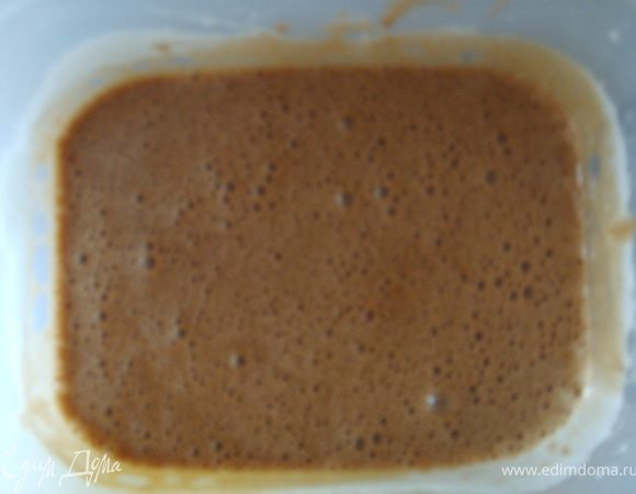 Аккуратно смешать яйца с шоколадной массой