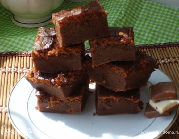 Хорошо бы его охладить немного, тогда он будет еще вкусней, если конечно выдержите и от аромата шоколада по всему дому, не закружится голова!!!! Это что-то потрясающее! Приятного чаепития, Друзья Мои!