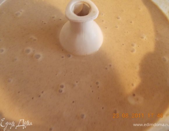 смешиваем муку с разрыхлителем, взбиваем и постепенно добавляем остальные ингредиенты: яйца,сахар, соль, "агушу"(можно заменить кефиром, но тогда нужно больше сахара). 