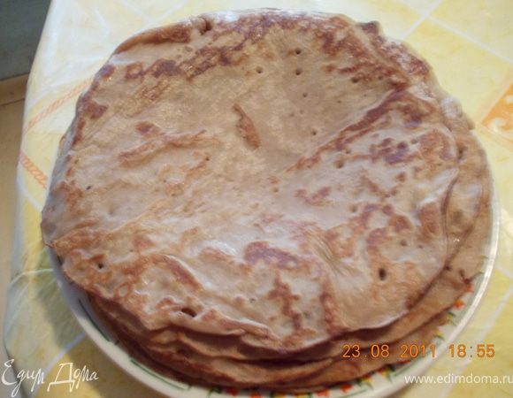 на раскалённой сковородке печём блины