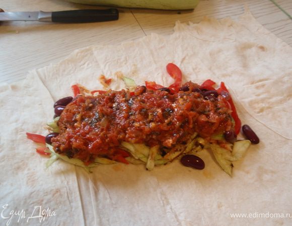 Теперь добавим соус. На мой взгляд, «Маринара» подходит идеально. Но «Сальса» или любой другой ваш любимый томатный соус будет здесь отлично смотреться.