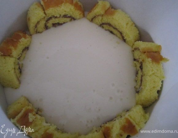 Залить суфле в форму. поставить в холодильник.