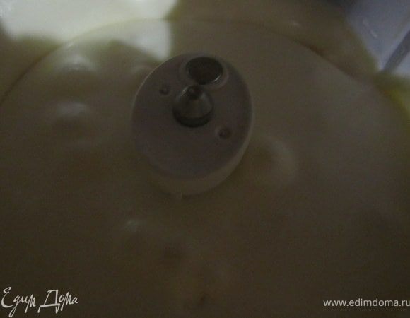 Суфле 2
Желатин залить горячей водой(100 мл.) оставить на 10 минут, хорошо размешать, чтобы не было крупинок, если они остались немного подогреть, но не кипятить!
Творог, сливки, сгущенное молоко взбить в блендере. Добавить желатин, еще раз взбить.