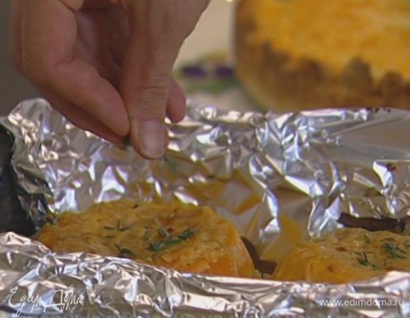 Готовые тыквы присыпать измельченным тимьяном.