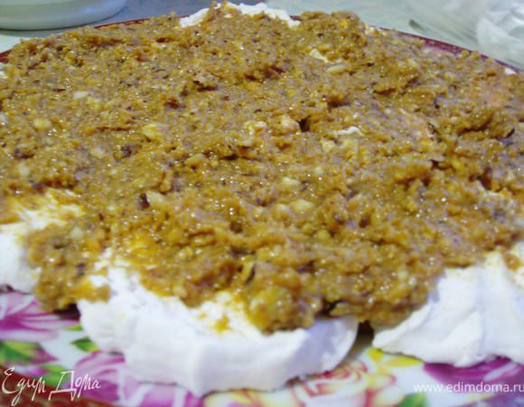 Сверху зефир обильно покрываем ореховой смесью.