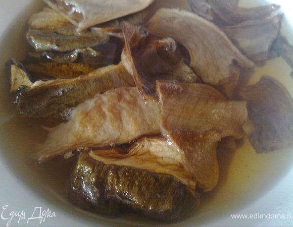 замочить грибы в горячей воде