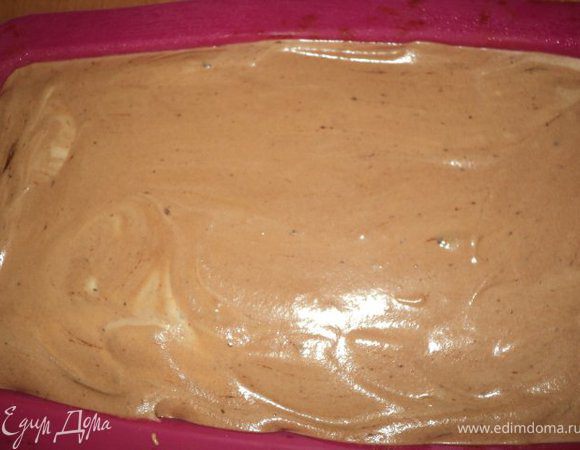 Выложить шоколадно-сливочно-творожный крем на застывшее малиновое пюре, поставить в морозилку минимум на 4 часа, лучше на ночь.