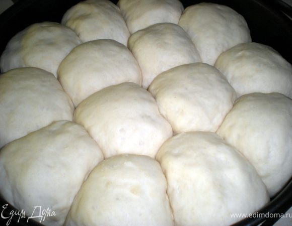 Разогреть духовку до 190 гр.Шарики-фокаччу оставляем и ждём пока все пышечки подрастут и соединятся между собой.