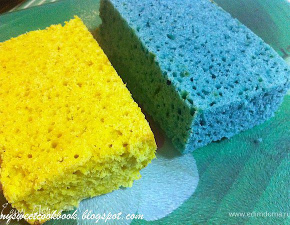 Дать им остыть 5 минут. Достать из формы, срезать наружные стенки. 
А дальше можно делать что угодно....