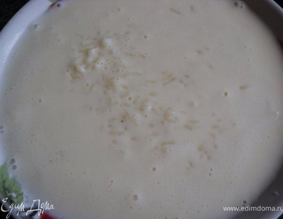 Закипятить молоко, добавить рис, 1 ст. ложку сахара, щепотку соли и сварить рисовую кашу. В горячую кашу добавить 15гр быстрорастворимого желатина, размешать и остудить.