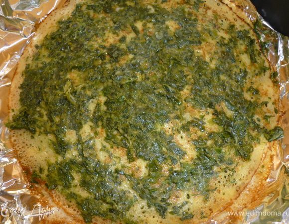 Блины прослоить шпинатом.