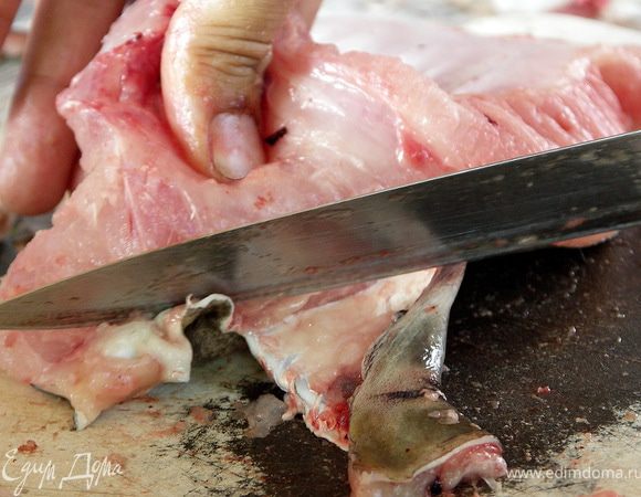 Очистим его от шкурки...