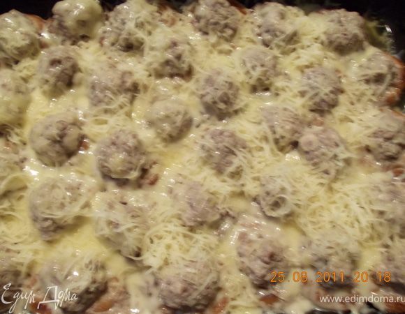 достаём из духовки сушки, снимаем фольгу, посыпаем тёртым сыром и снова в духовку минуты на 2-3, чтобы сыр расплавился.