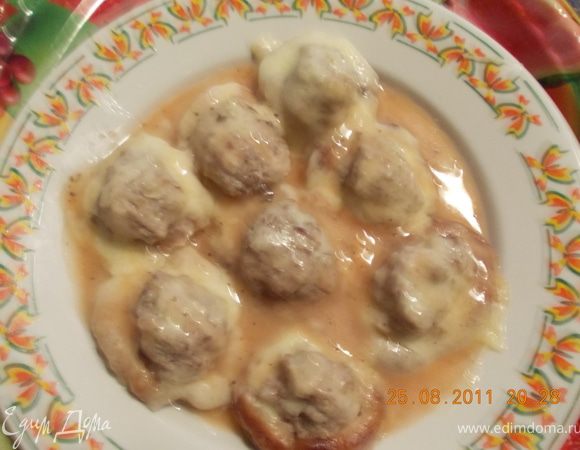 Подаём с соусом. Приятного аппетита!