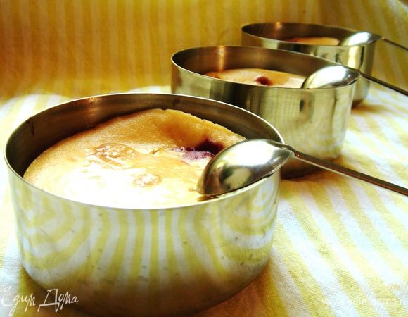 Выпекать при t150*С 25-30 минут .Готовность десерта можно определить по запёкшимся краям и желеобразной середине.