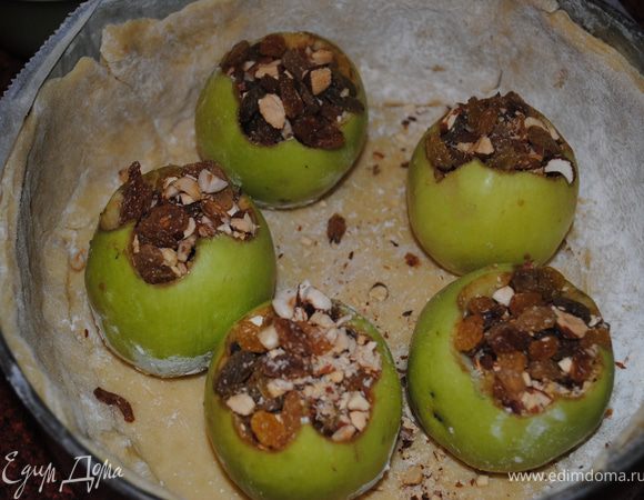 Выложить в форму с тестом фарщированные яблоки.