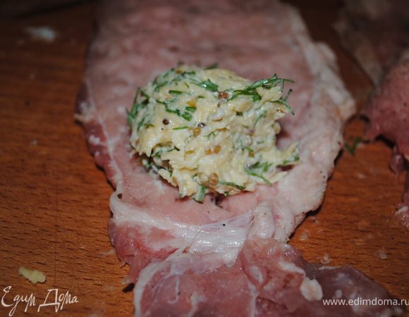 на одну сторону кладем творожную массу